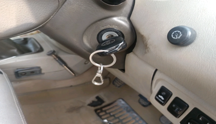 2014 Toyota Innova 2.5 VX 8 STR, Diesel, Manual, 1,78,740 km, interior