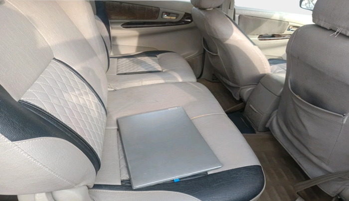 2014 Toyota Innova 2.5 VX 8 STR, Diesel, Manual, 1,78,740 km, interior