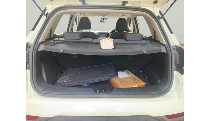 2023 Mahindra XUV300 W8 1.2 PETROL, Petrol, Manual, 17,702 km, exterior