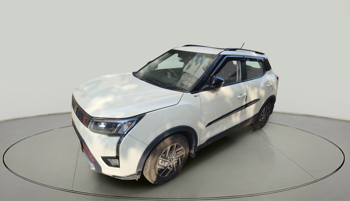 2023 Mahindra XUV300 W8 1.2 PETROL, Petrol, Manual, 17,702 km, exterior