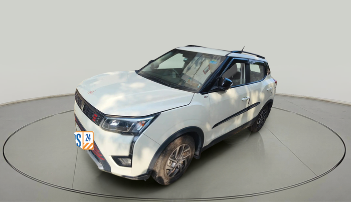 2023 Mahindra XUV300 W8 1.2 PETROL, Petrol, Manual, 17,702 km, exterior