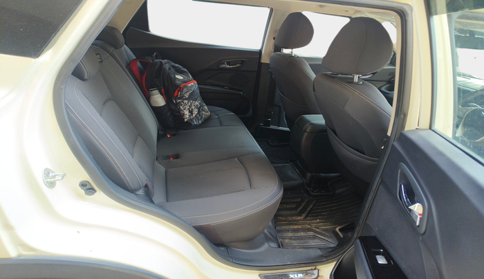 2023 Mahindra XUV300 W8 1.2 PETROL, Petrol, Manual, 17,702 km, interior