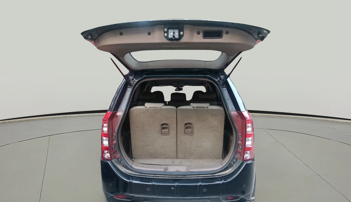 2014 Mahindra XUV500 W6, Diesel, Manual, 1,68,453 km, exterior