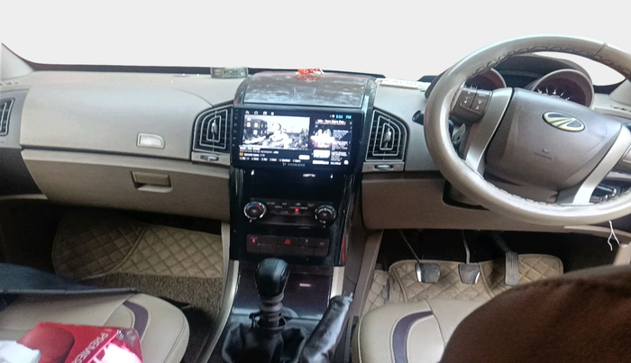 2014 Mahindra XUV500 W6, Diesel, Manual, 1,68,453 km, interior