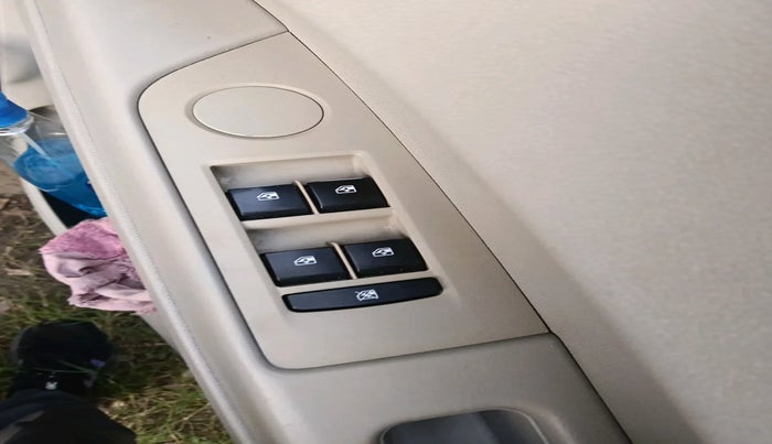 2018 Mahindra MARAZZO M2 7STR, Diesel, Manual, 1,61,727 km, interior