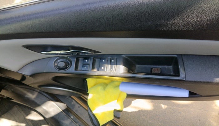 2011 Chevrolet Cruze LTZ, Diesel, Manual, 1,00,000 km, interior