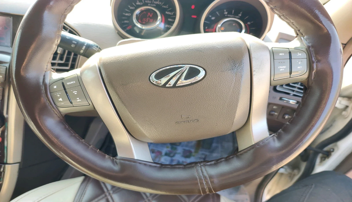 2013 Mahindra XUV500 W8, Diesel, Manual, 1,59,781 km, interior