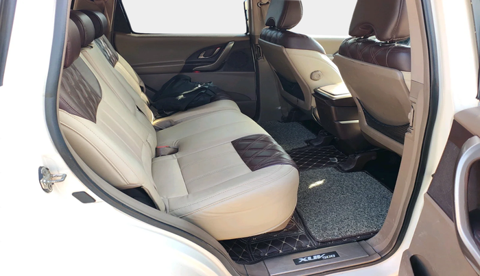 2013 Mahindra XUV500 W8, Diesel, Manual, 1,59,781 km, interior