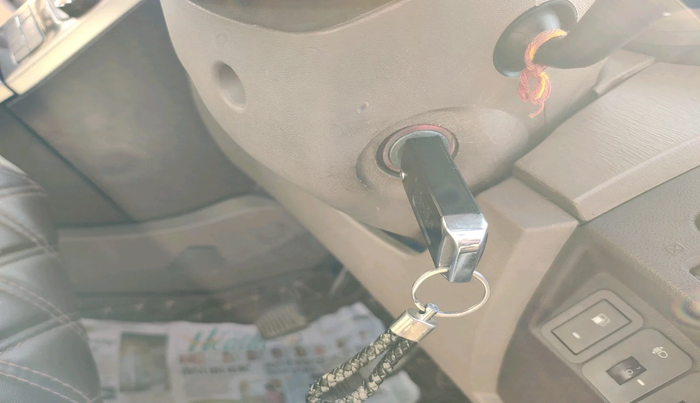 2013 Mahindra XUV500 W8, Diesel, Manual, 1,59,781 km, interior