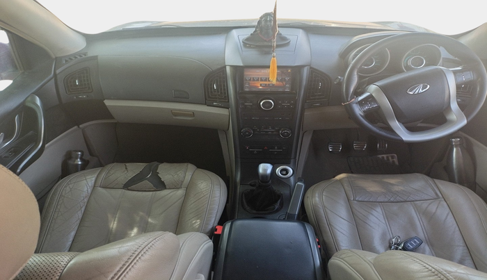 2015 Mahindra XUV500 W10, Diesel, Manual, 1,09,560 km, interior