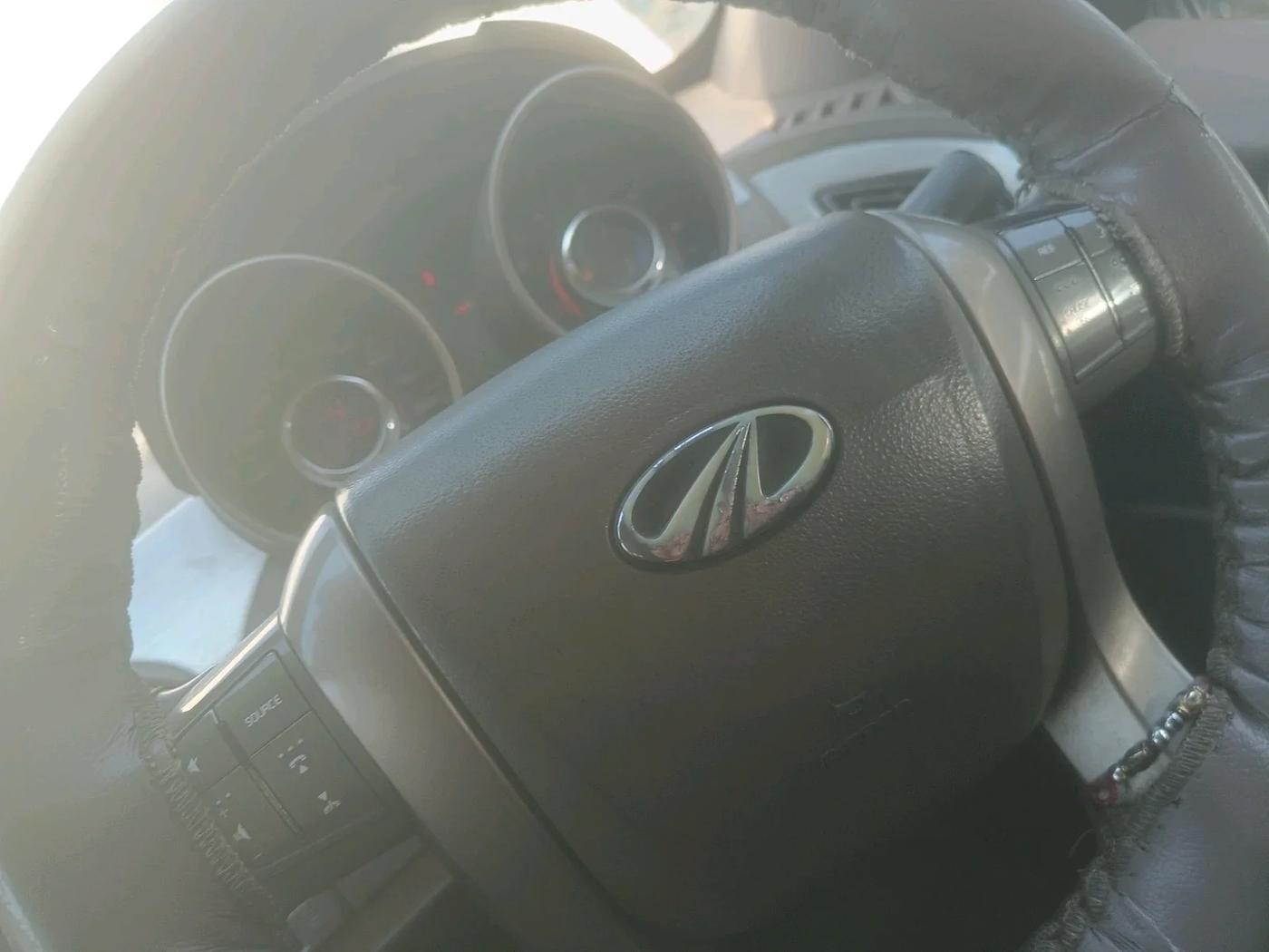 2012 Mahindra XUV500 W8, Diesel, Manual, 2,56,380 km, interior