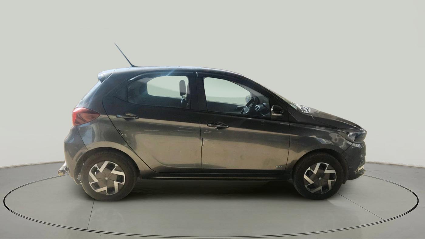 2025 Tata TIAGO EV XT LONG RANGE, Electric, Automatic, 9,841 km, exterior