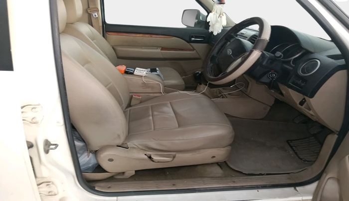 2010 Ford Endeavour 2.5L 4X2 MT, Diesel, Manual, 1,80,255 km, interior