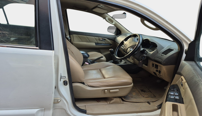 2012 Toyota Fortuner 3.0 4X2 MT, Diesel, Manual, 94,397 km, interior