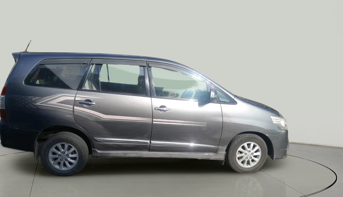 2014 Toyota Innova 2.5 ZX 7 STR, Diesel, Manual, 2,65,521 km, exterior