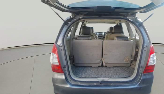 2014 Toyota Innova 2.5 ZX 7 STR, Diesel, Manual, 2,65,521 km, exterior