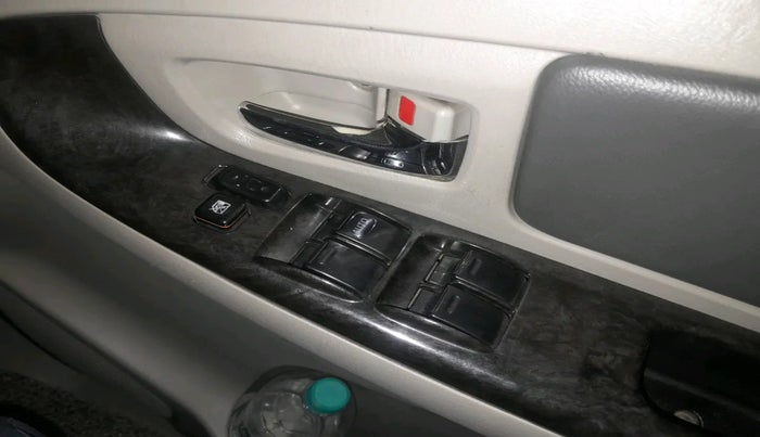 2014 Toyota Innova 2.5 ZX 7 STR, Diesel, Manual, 2,65,521 km, interior