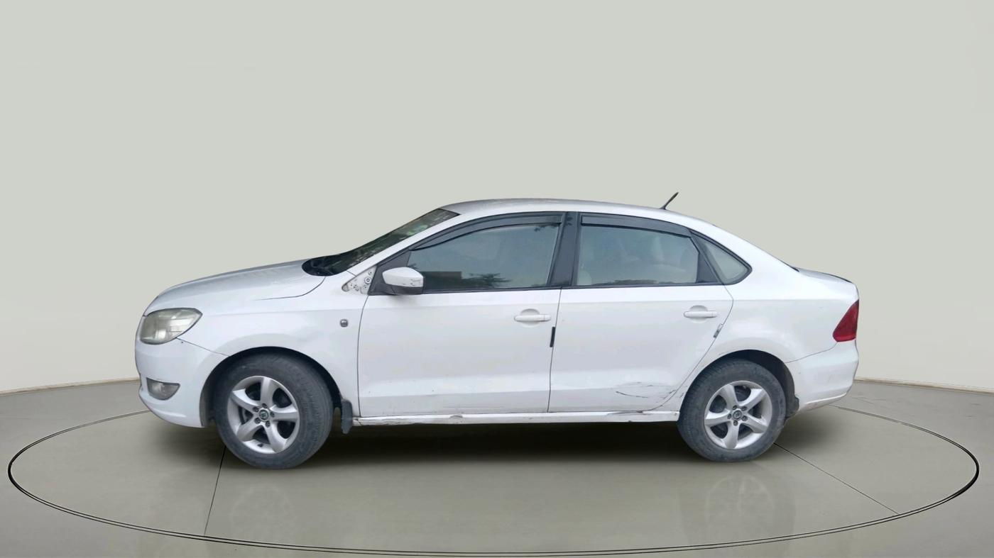 2011 Skoda Rapid 1.6 TDI AMBITION PLUS AT, Diesel, Automatic, 94,328 km, exterior