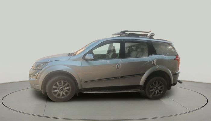 2016 Mahindra XUV500 W10, Diesel, Manual, 2,60,890 km, exterior