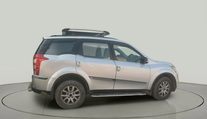 2016 Mahindra XUV500 W10, Diesel, Manual, 2,60,890 km, exterior