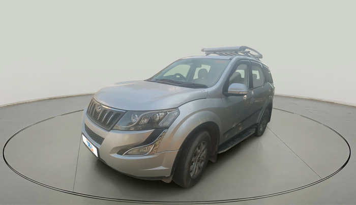 2016 Mahindra XUV500 W10, Diesel, Manual, 2,60,890 km, exterior