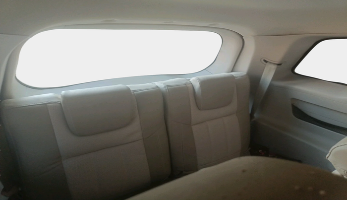 2016 Mahindra XUV500 W10, Diesel, Manual, 2,60,890 km, interior