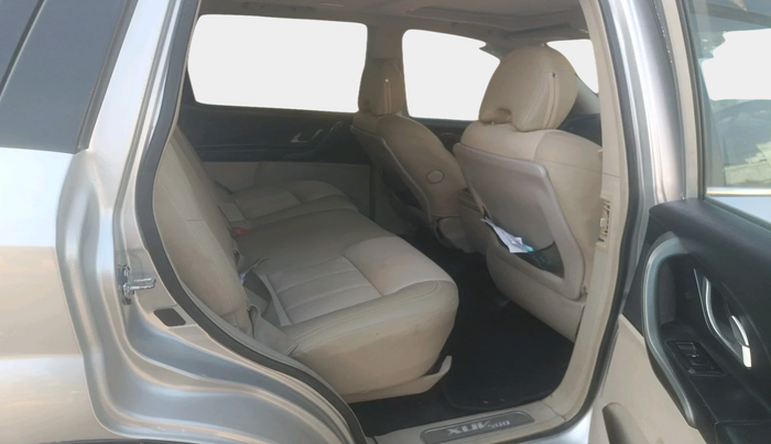 2016 Mahindra XUV500 W10, Diesel, Manual, 2,60,890 km, interior
