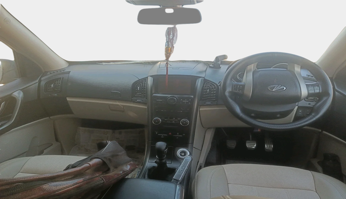 2016 Mahindra XUV500 W10, Diesel, Manual, 2,60,890 km, interior