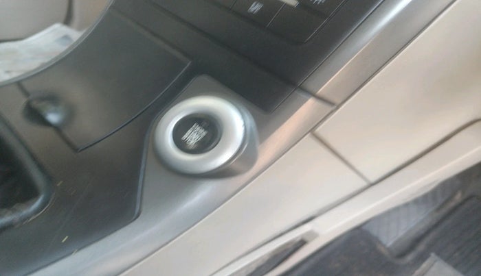 2016 Mahindra XUV500 W10, Diesel, Manual, 2,60,890 km, interior