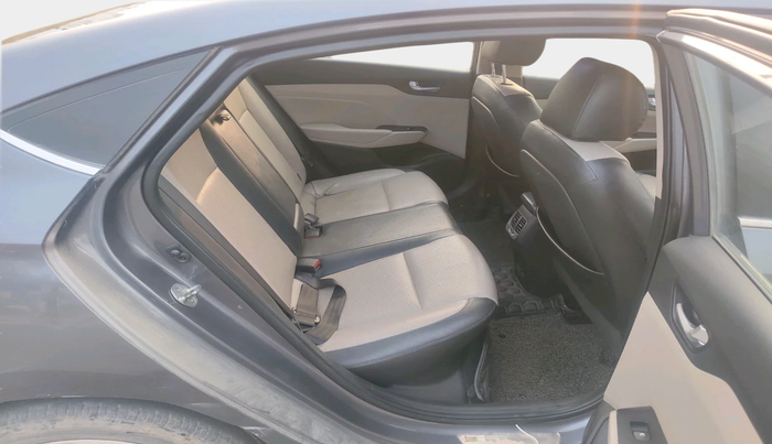 2017 Hyundai Verna 1.6 VTVT SX (O) AT, Petrol, Automatic, 1,07,405 km, interior