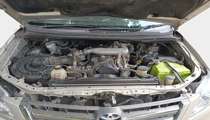 2015 Toyota Innova 2.5 GX 8 STR, Diesel, Manual, 1,97,483 km, exterior