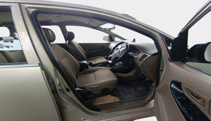 2015 Toyota Innova 2.5 GX 8 STR, Diesel, Manual, 1,97,483 km, interior