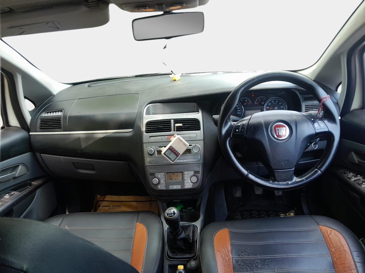 2011 Fiat Grand Punto EMOTION 1.3, Diesel, Manual, 1,22,309 km, interior
