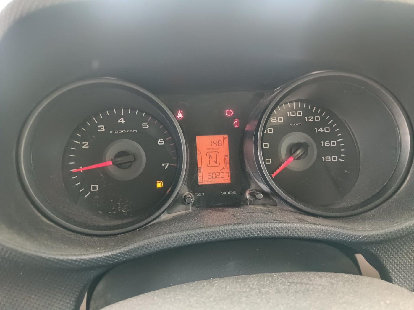 2019 Mahindra TUV300 T4 PLUS, Diesel, Manual, 30,207 km, interior