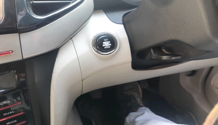 2019 Mahindra XUV300 W8 1.5 DIESEL, Diesel, Manual, 84,673 km, interior