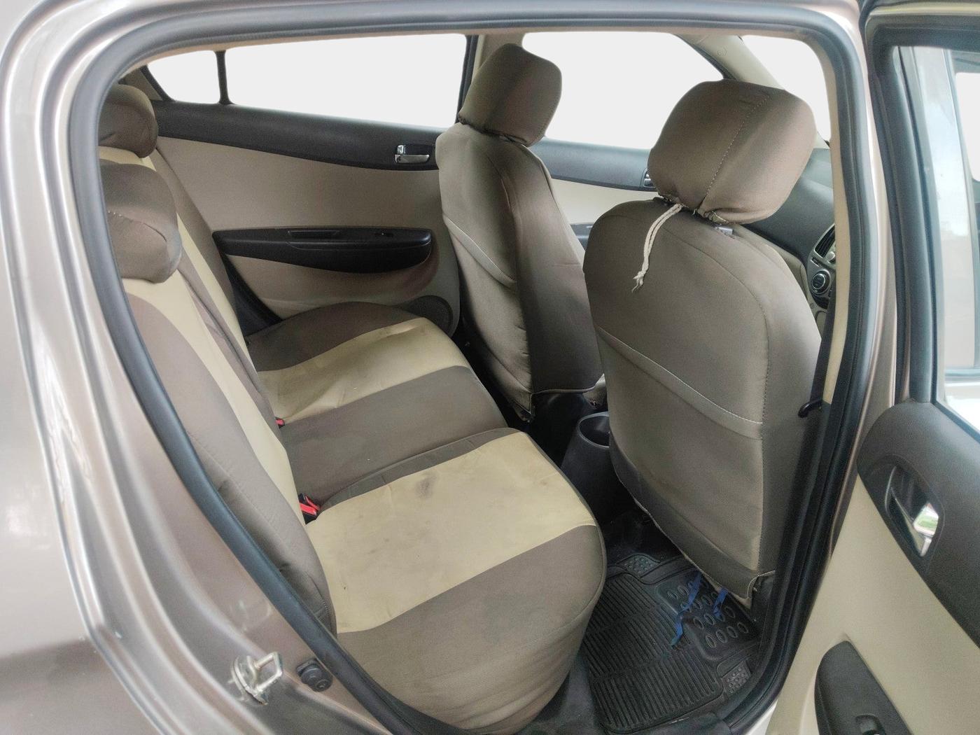 2013 Hyundai i20 SPORTZ 1.2, Petrol, Manual, 32,130 km, interior