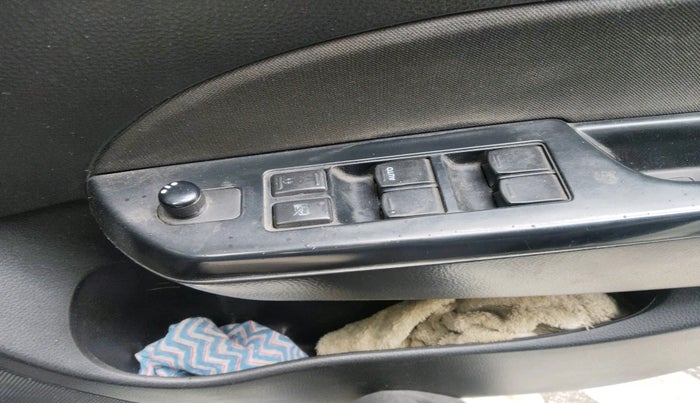 2012 Maruti Swift VXI, Petrol, Manual, 2,14,129 km, interior