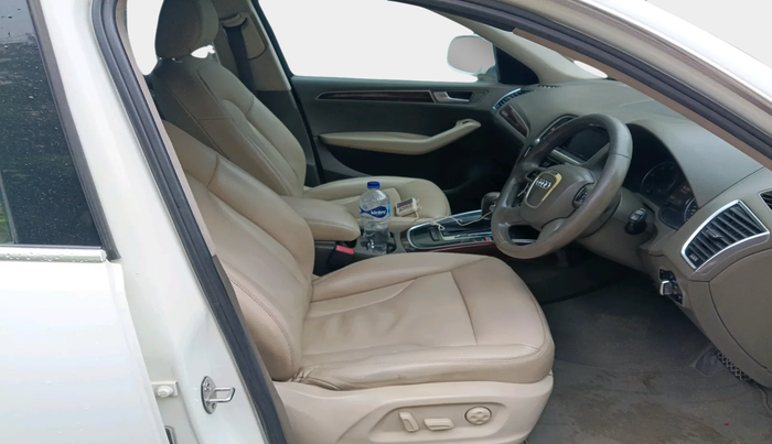 2011 Audi Q5 2.0 TDI QUATTRO, Diesel, Automatic, 1,58,531 km, interior