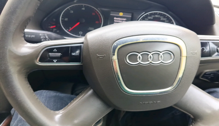 2011 Audi Q5 2.0 TDI QUATTRO, Diesel, Automatic, 1,58,531 km, interior