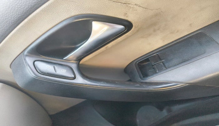 2013 Volkswagen Polo TRENDLINE 1.2L DIESEL, Diesel, Manual, 2,55,859 km, interior