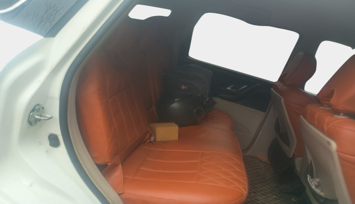 2016 Mahindra XUV500 W6, Diesel, Manual, 1,36,236 km, interior
