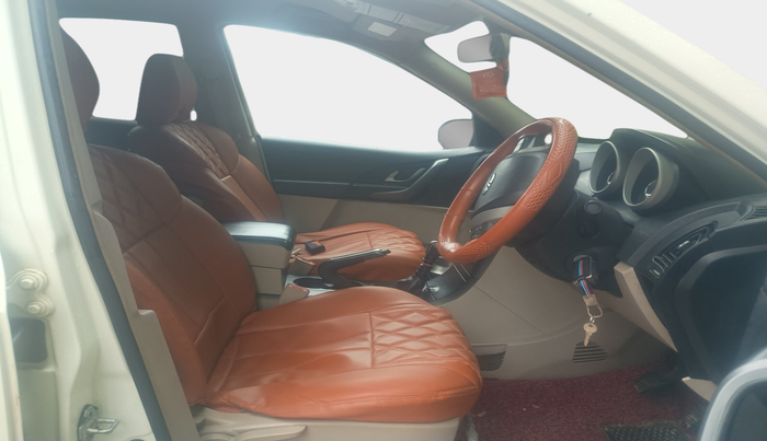 2016 Mahindra XUV500 W6, Diesel, Manual, 1,36,236 km, interior