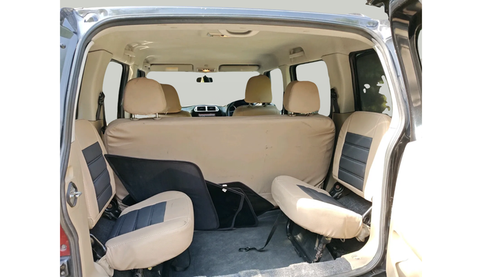 2016 Mahindra TUV300 T8, Diesel, Manual, 1,25,965 km, exterior