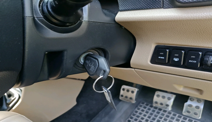 2016 Mahindra TUV300 T8, Diesel, Manual, 1,25,965 km, interior