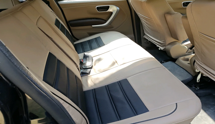 2016 Mahindra TUV300 T8, Diesel, Manual, 1,25,965 km, interior