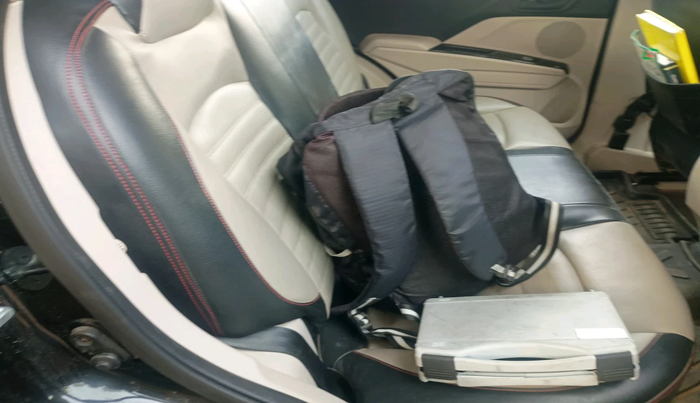 2022 Mahindra XUV300 W6 1.2 PETROL, Petrol, Manual, 79,388 km, interior