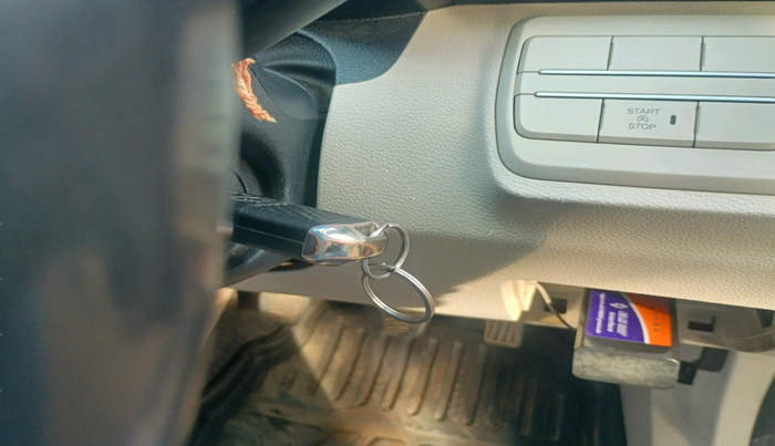 2022 Mahindra XUV300 W6 1.2 PETROL, Petrol, Manual, 79,388 km, interior