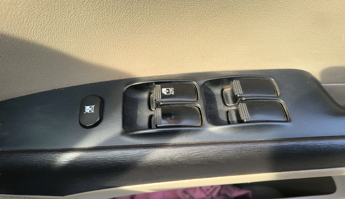 2015 Hyundai i10 SPORTZ 1.1, Petrol, Manual, 68,414 km, interior