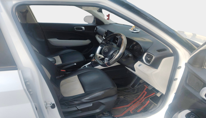 2024 Hyundai VENUE SX 1.5 CRDI, Diesel, Manual, 30,775 km, interior