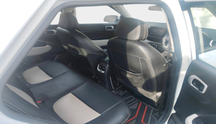 2024 Hyundai VENUE SX 1.5 CRDI, Diesel, Manual, 30,775 km, interior